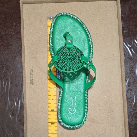 Elegant Green Women's Sandals with Embellishments - Picture 6 of 6